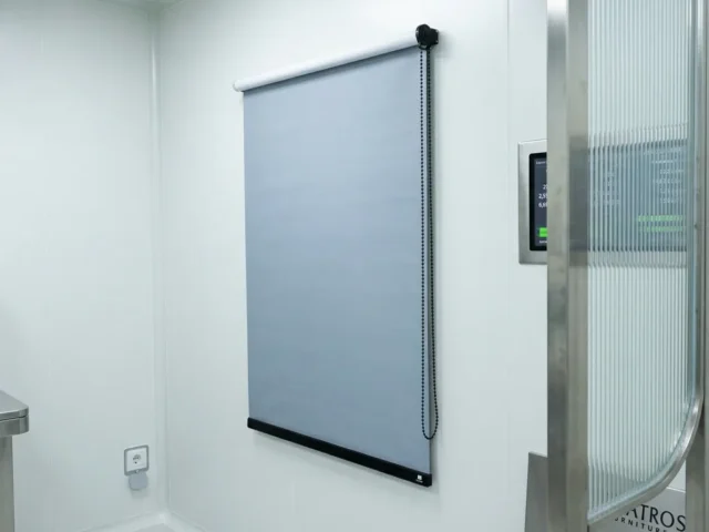 Instalasi roller blinds Blackroll — Kantor — Ruang Kerja